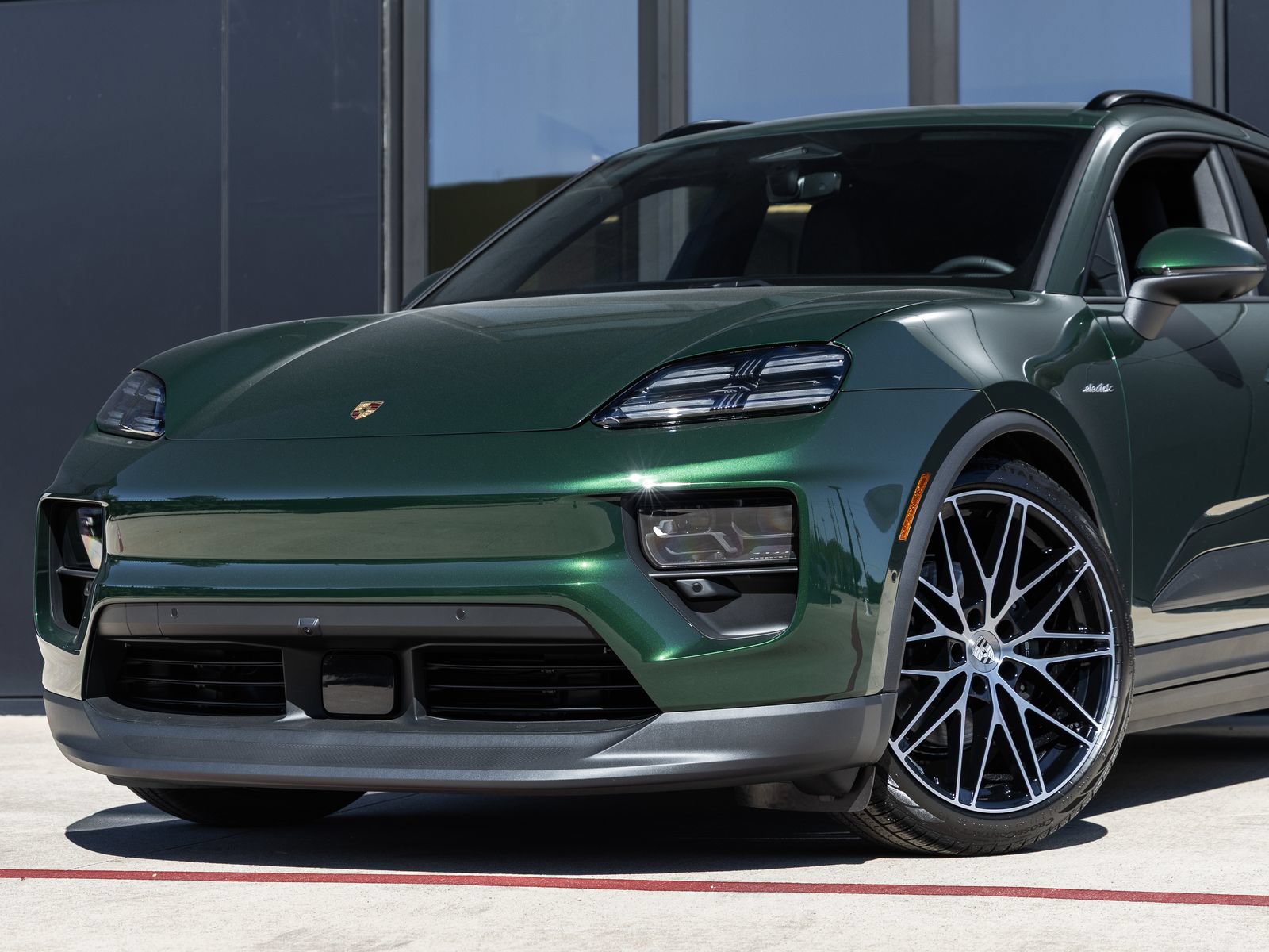 Certified 2025 Porsche Macan Electric RWD image 7