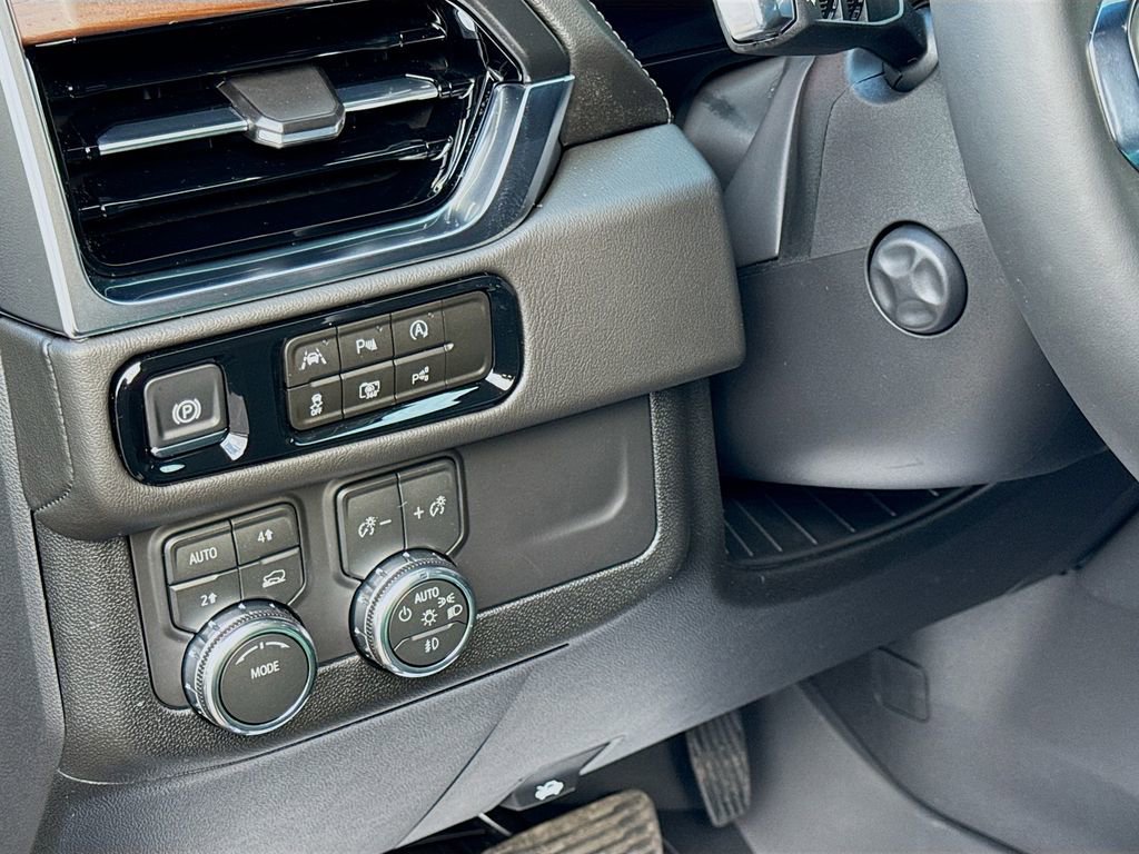 New 2026 GMC Yukon Denali w/ Sun & Power Step Package image 10