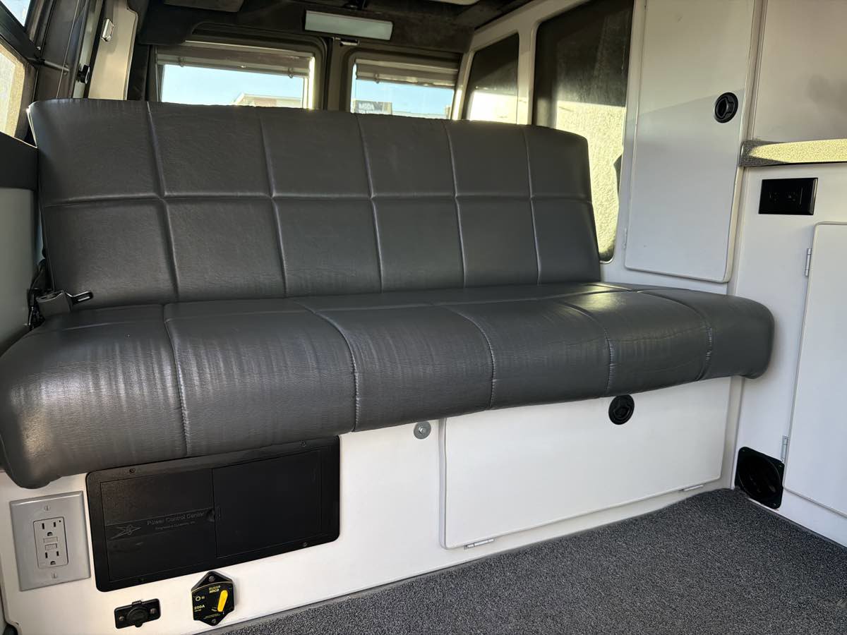 Used 2010 Ford E-350 and Econoline 350 Super Duty image 21