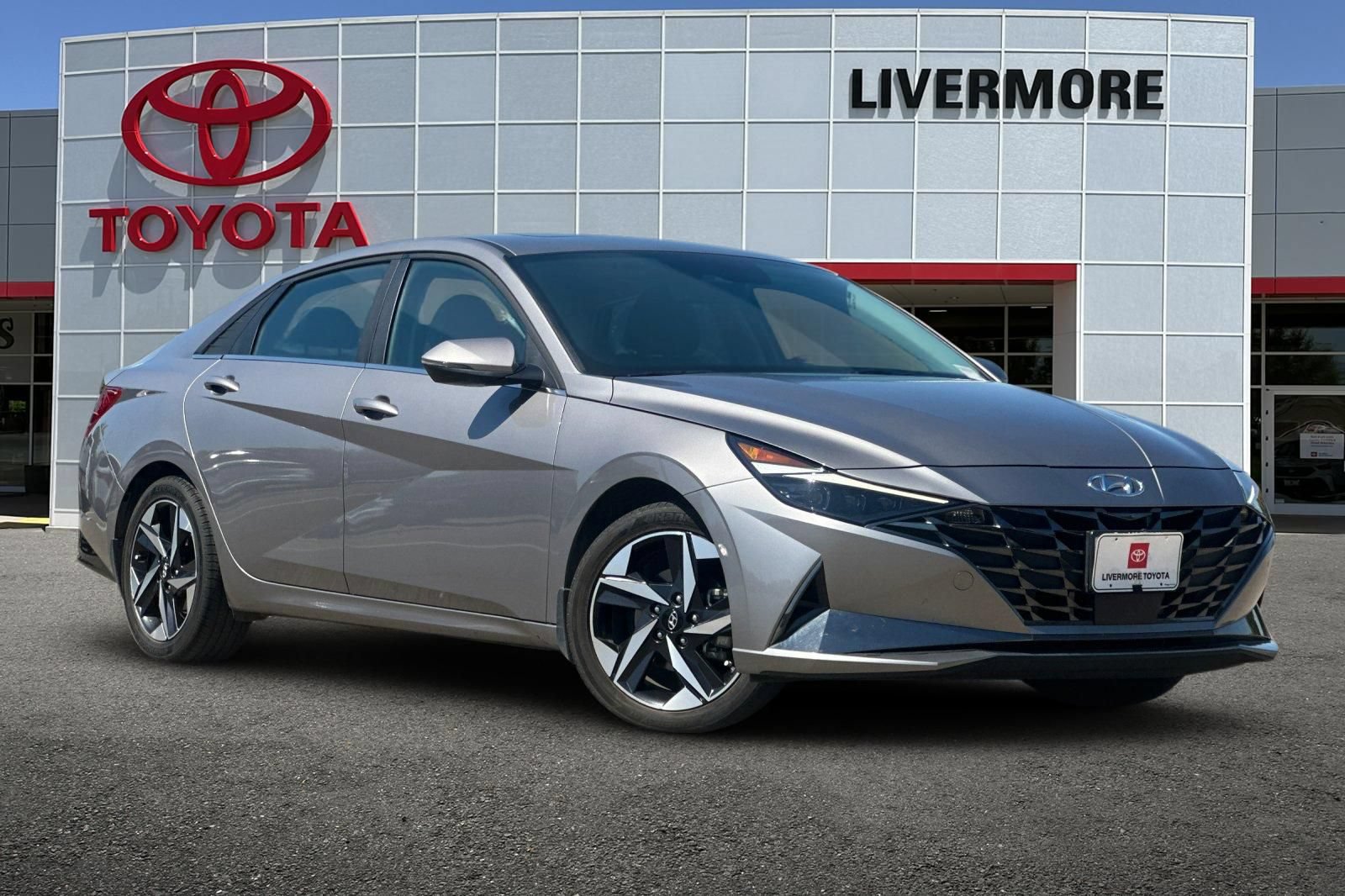 Used 2023 Hyundai Elantra Limited FWD image 2