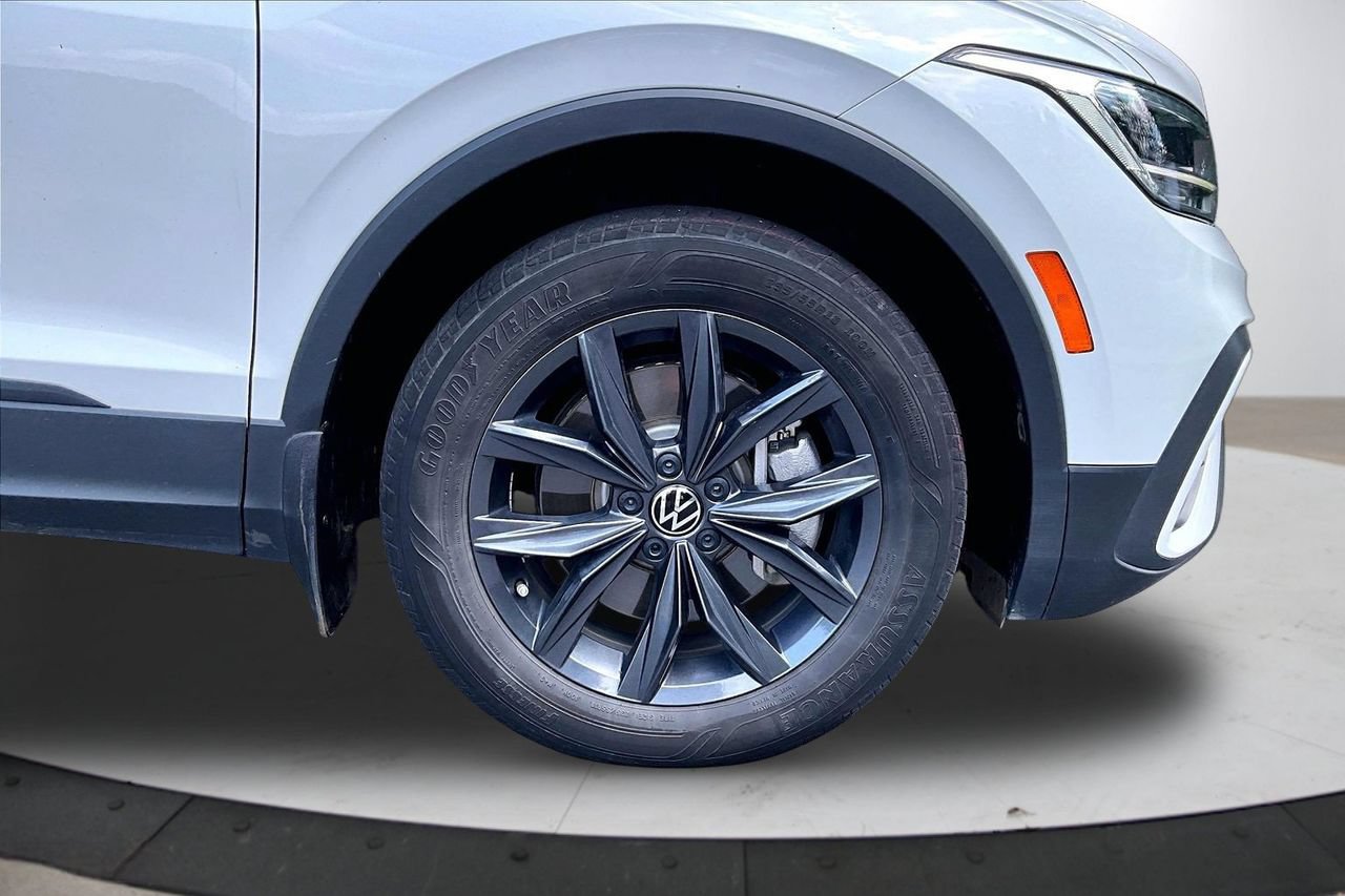 Used 2023 Volkswagen Tiguan SE AWD/4WD image 32