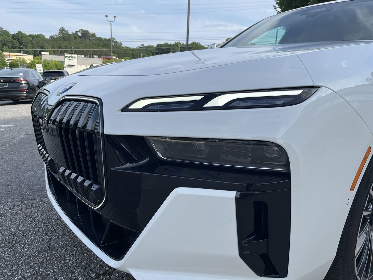 Used 2025 BMW 740i w/ Premium Package RWD image 11
