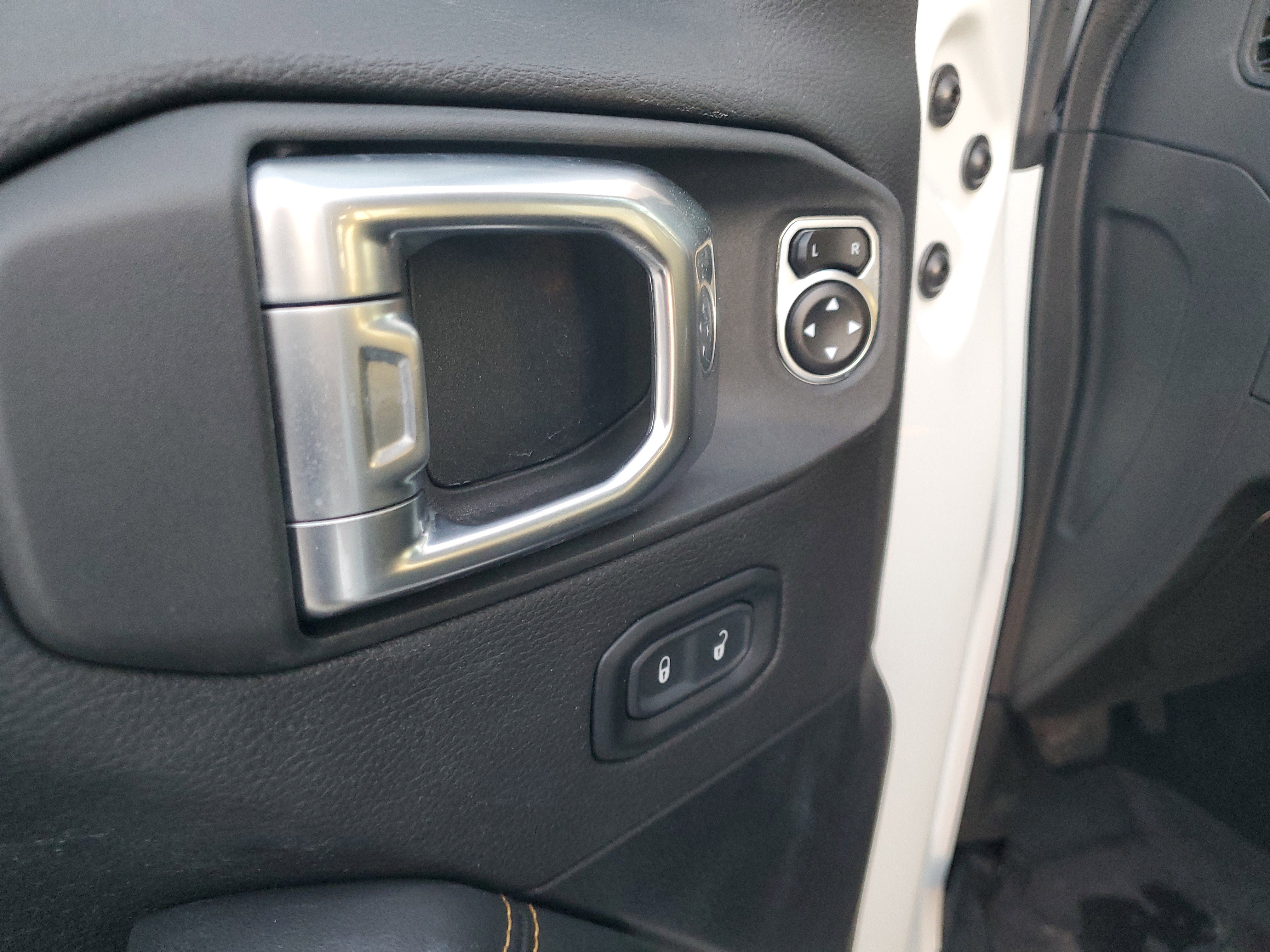 Used 2024 Jeep Wrangler Sahara image 11