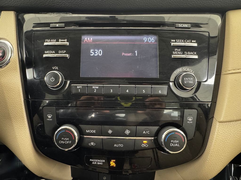 Used 2017 Nissan Rogue SV image 19