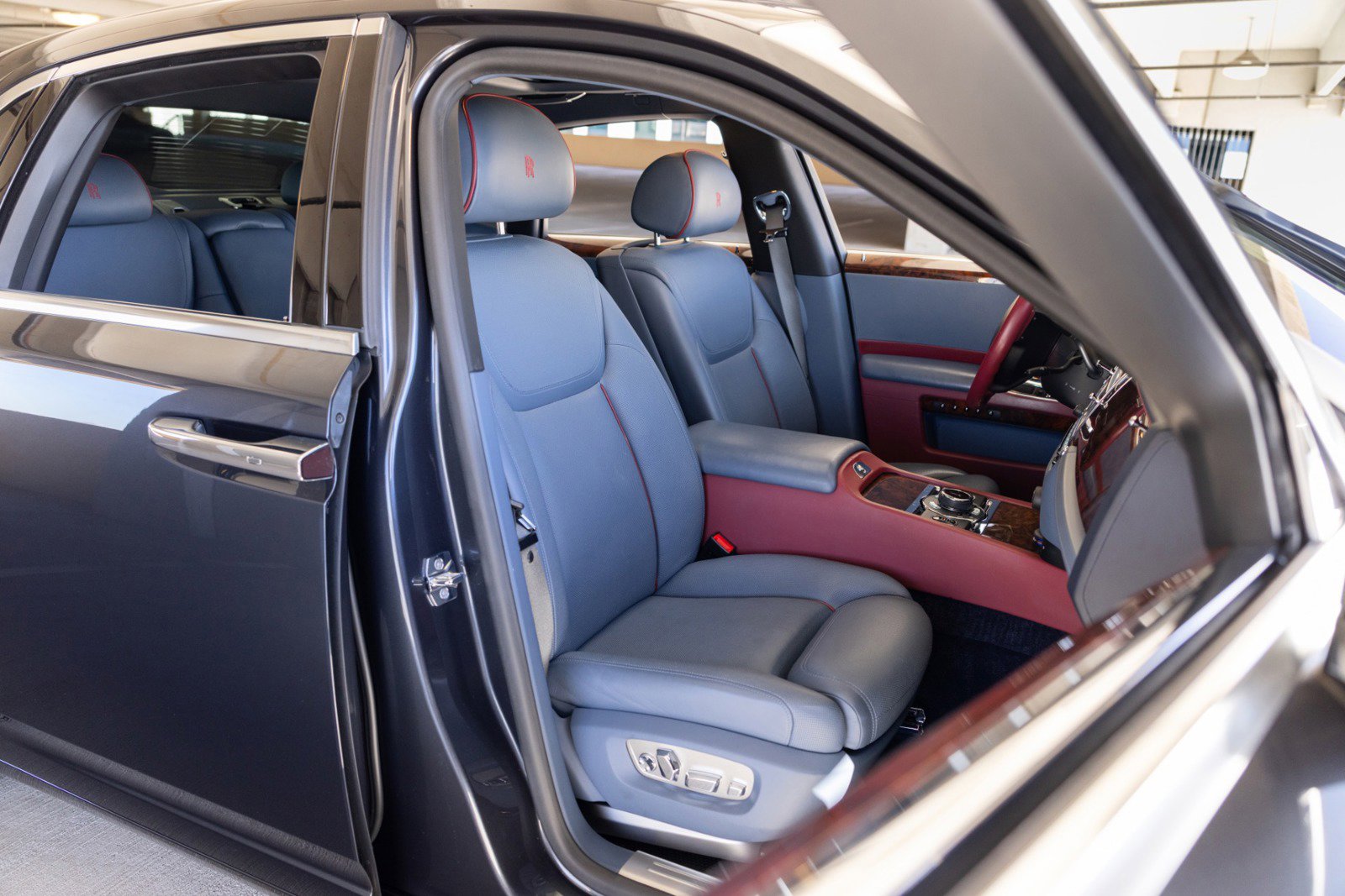 Used 2017 Rolls-Royce Ghost image 50