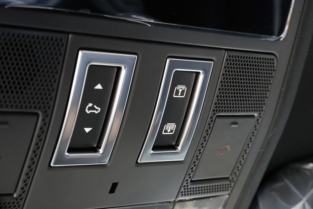 New 2026 Land Rover Defender 110 S AWD/4WD image 26
