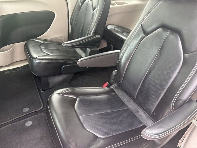 Used 2023 Chrysler Pacifica Touring-L FWD image 30