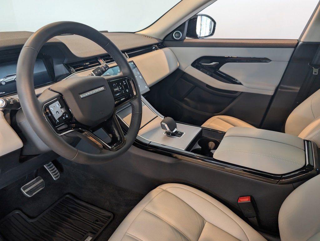 Used 2025 Land Rover Range Rover Evoque S image 15