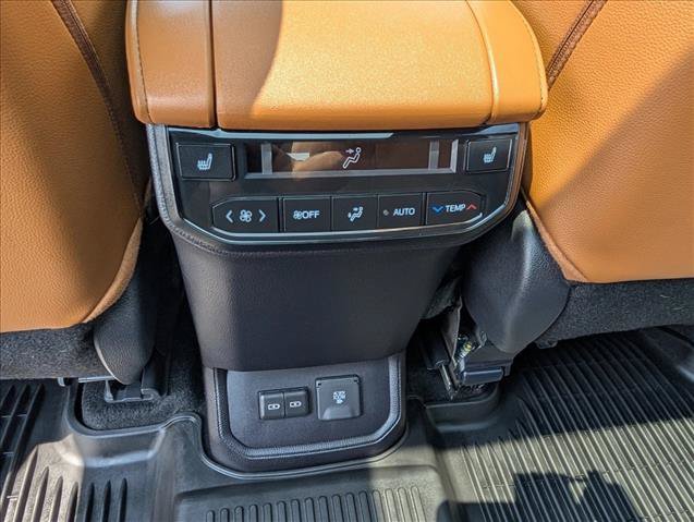 Used 2025 Toyota Highlander Platinum AWD/4WD image 20
