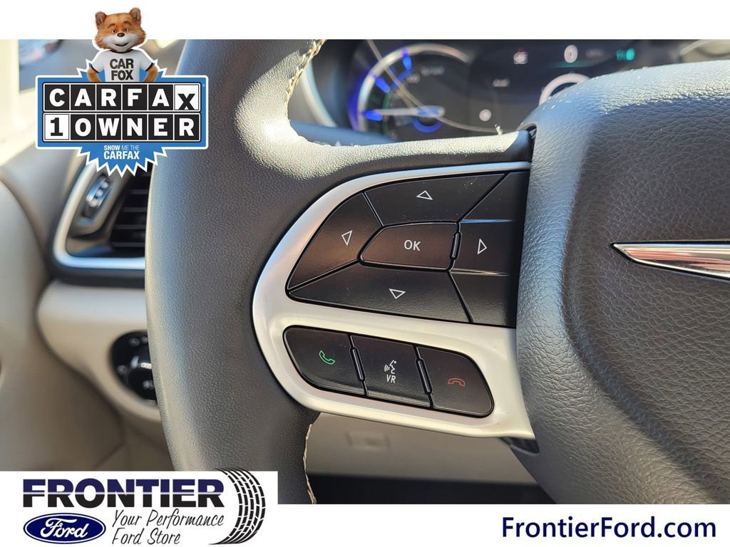Used 2023 Chrysler Pacifica Touring-L image 18