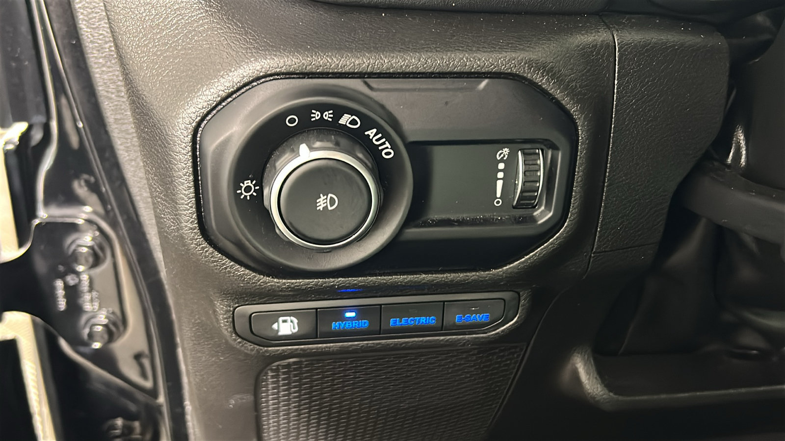Used 2023 Jeep Wrangler Unlimited Sahara w/ Cold Weather Group AWD/4WD image 23