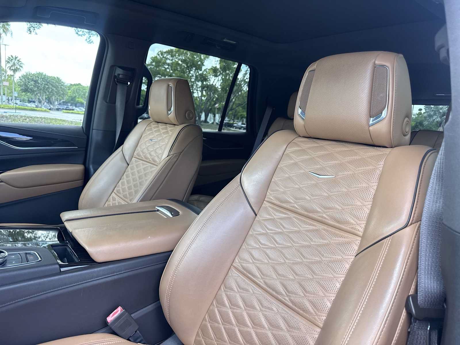 Used 2022 Cadillac Escalade Premium Luxury w/ Performance Package AWD/4WD image 14