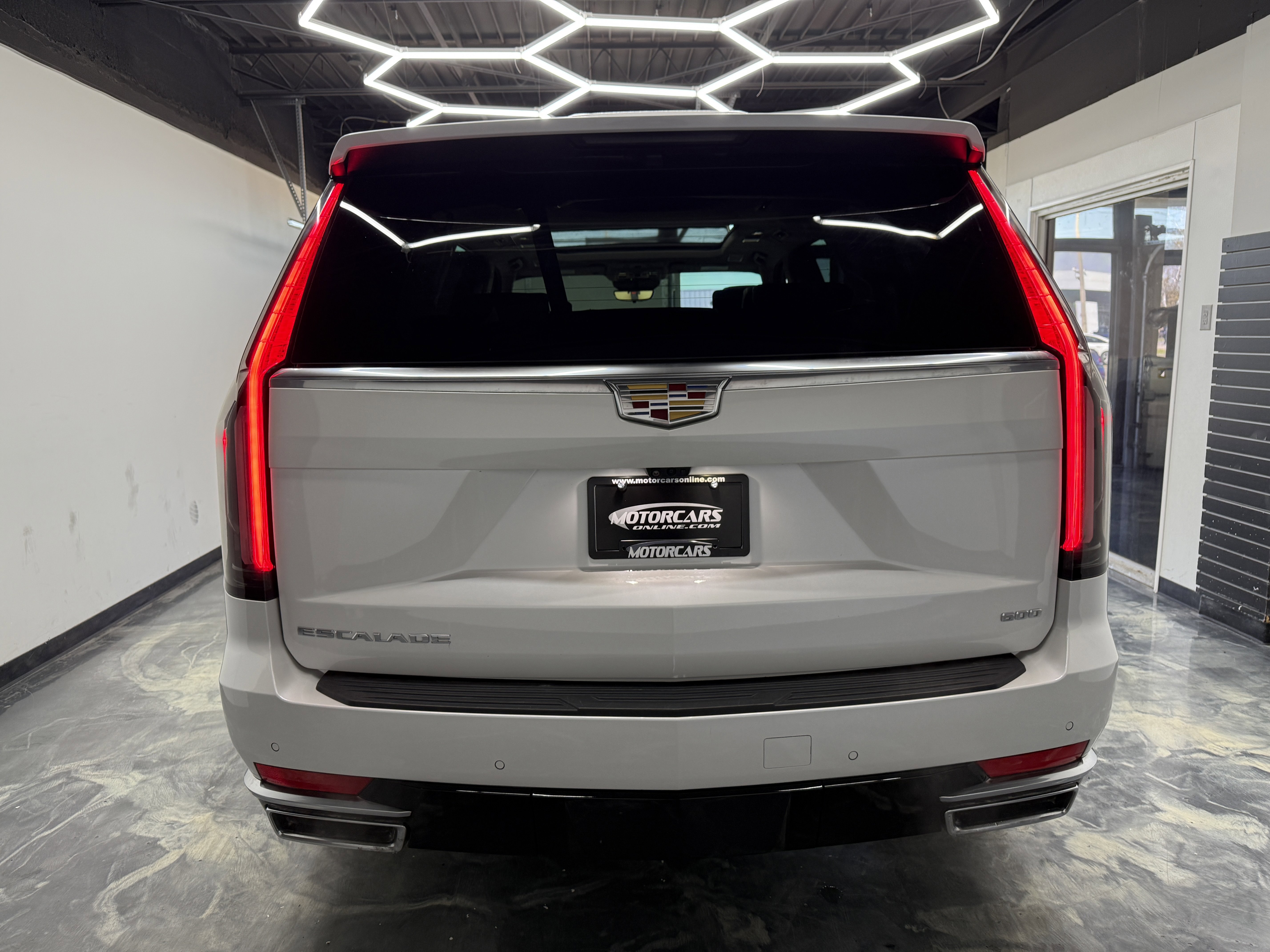 Used 2023 Cadillac Escalade Premium Luxury Platinum image 4
