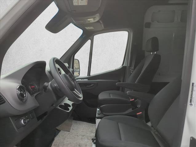 Used 2024 Mercedes-Benz Sprinter 2500 image 15