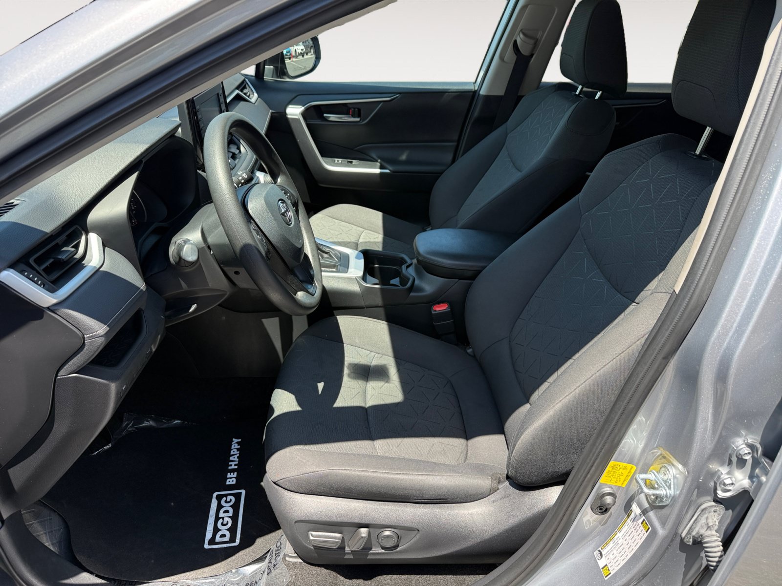 Used 2021 Toyota RAV4 XLE w/ Convenience Package FWD image 10