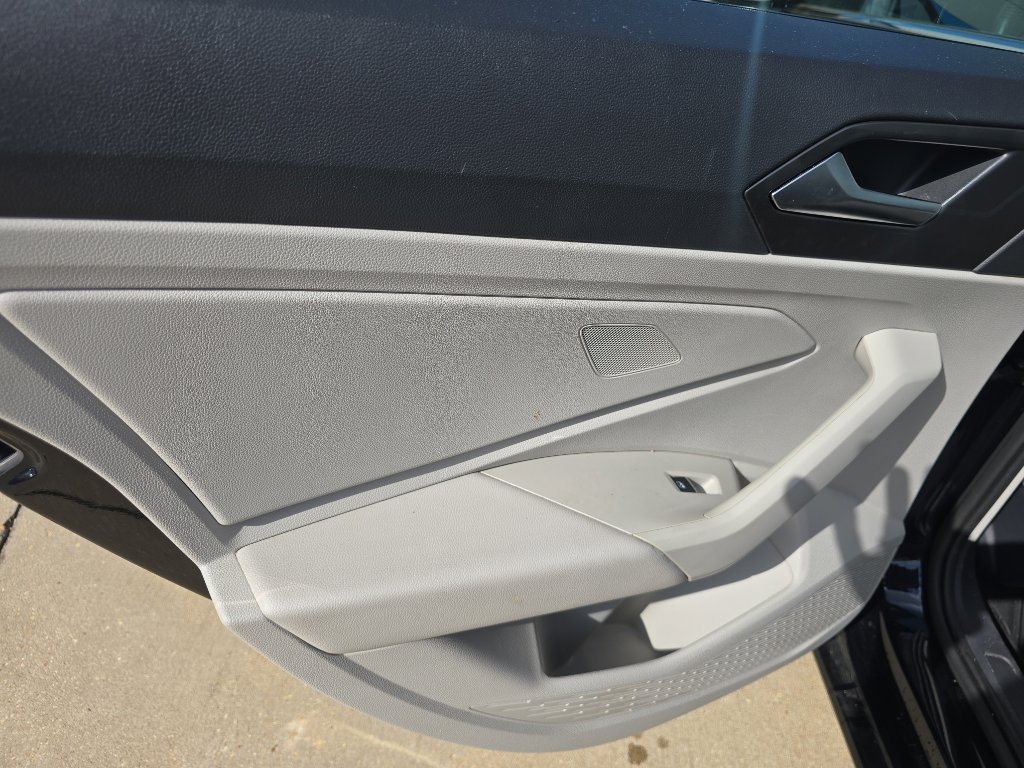 Used 2023 Volkswagen Jetta SE w/ Panoramic Sunroof Package image 11