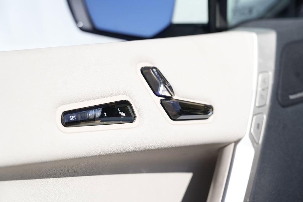 Used 2022 BMW iX xDrive50 w/ Premium Package image 27