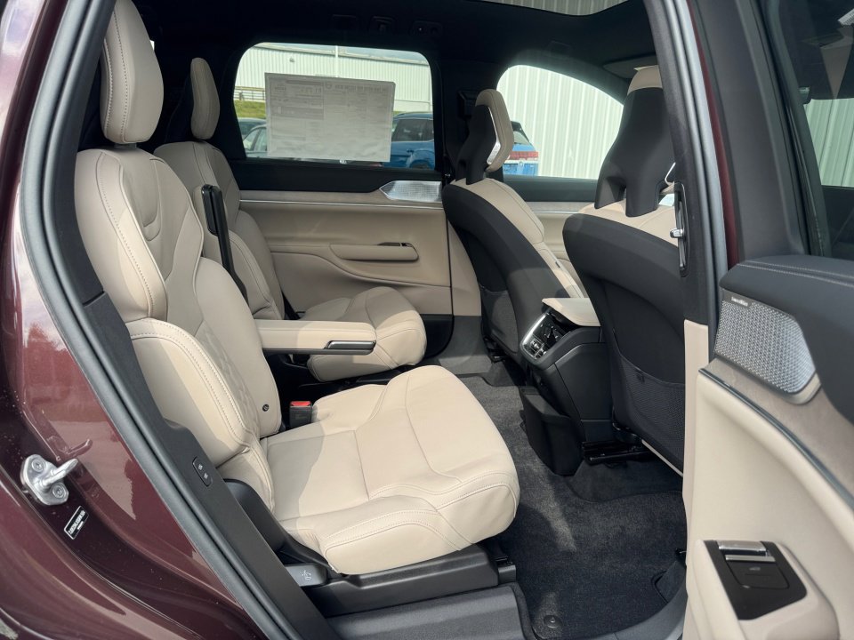 New 2025 Volvo EX90 Ultra image 23