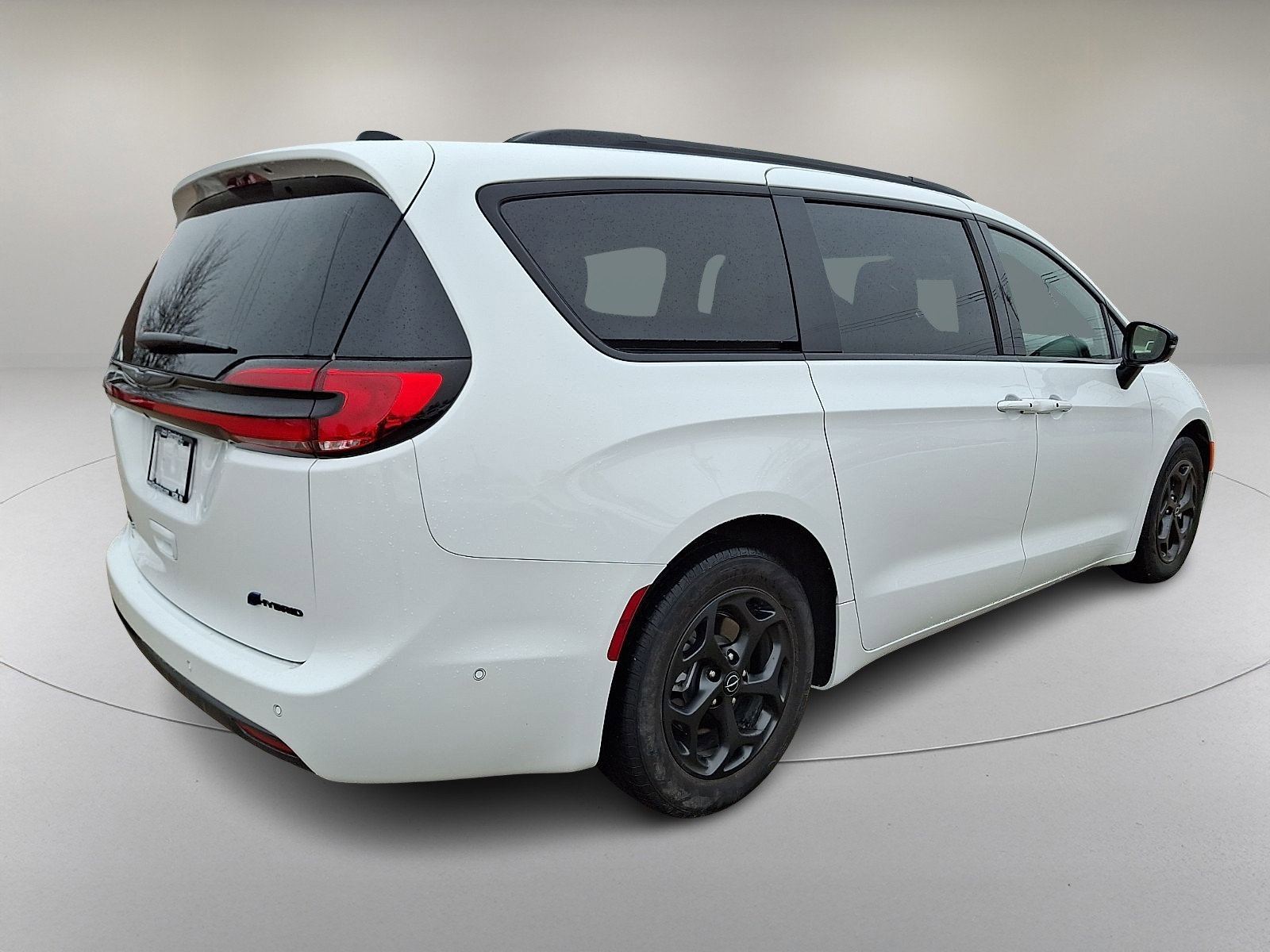 Used 2025 Chrysler Pacifica Premium image 11