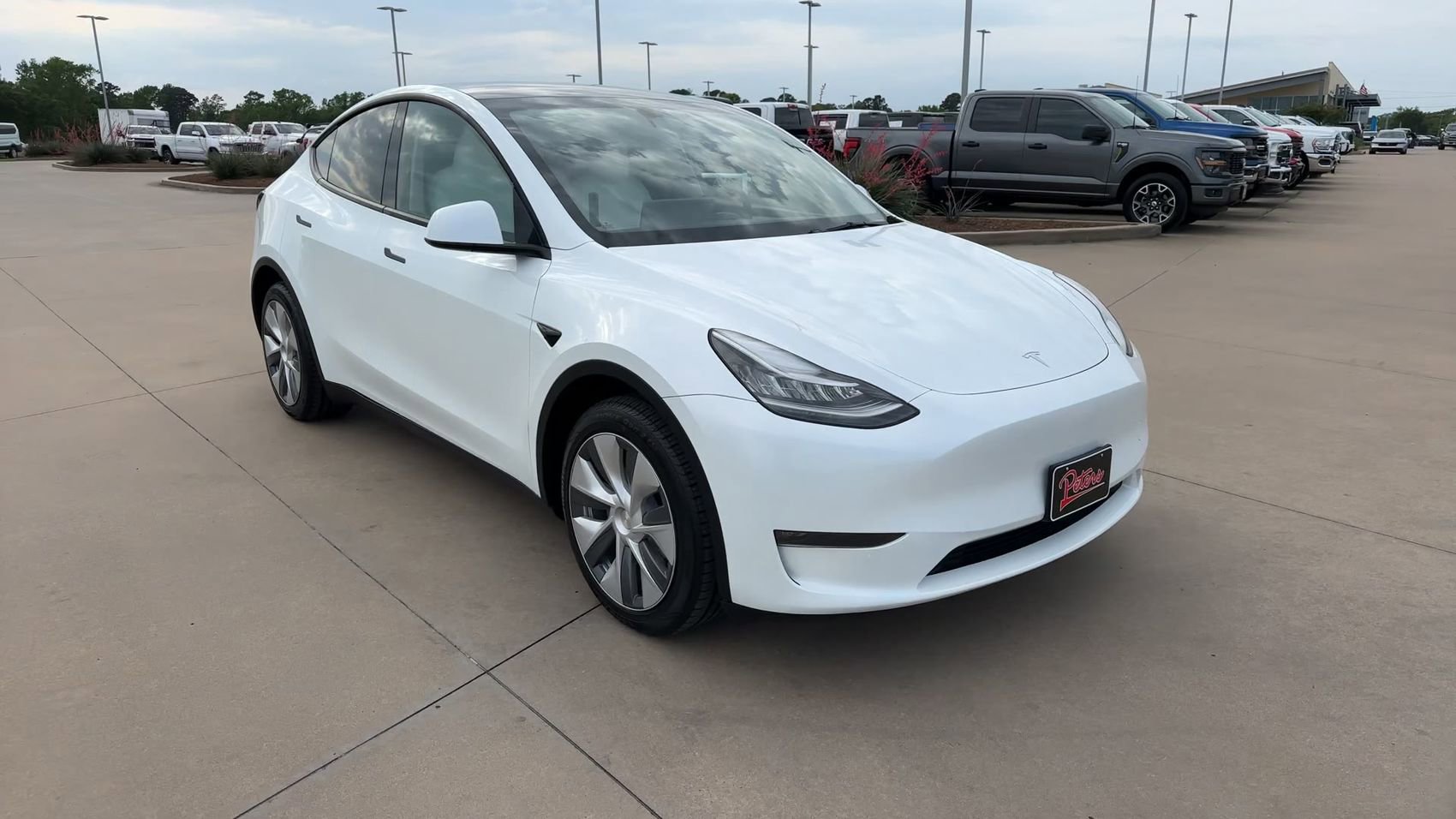 Used 2023 Tesla Model Y Long Range AWD/4WD image 2