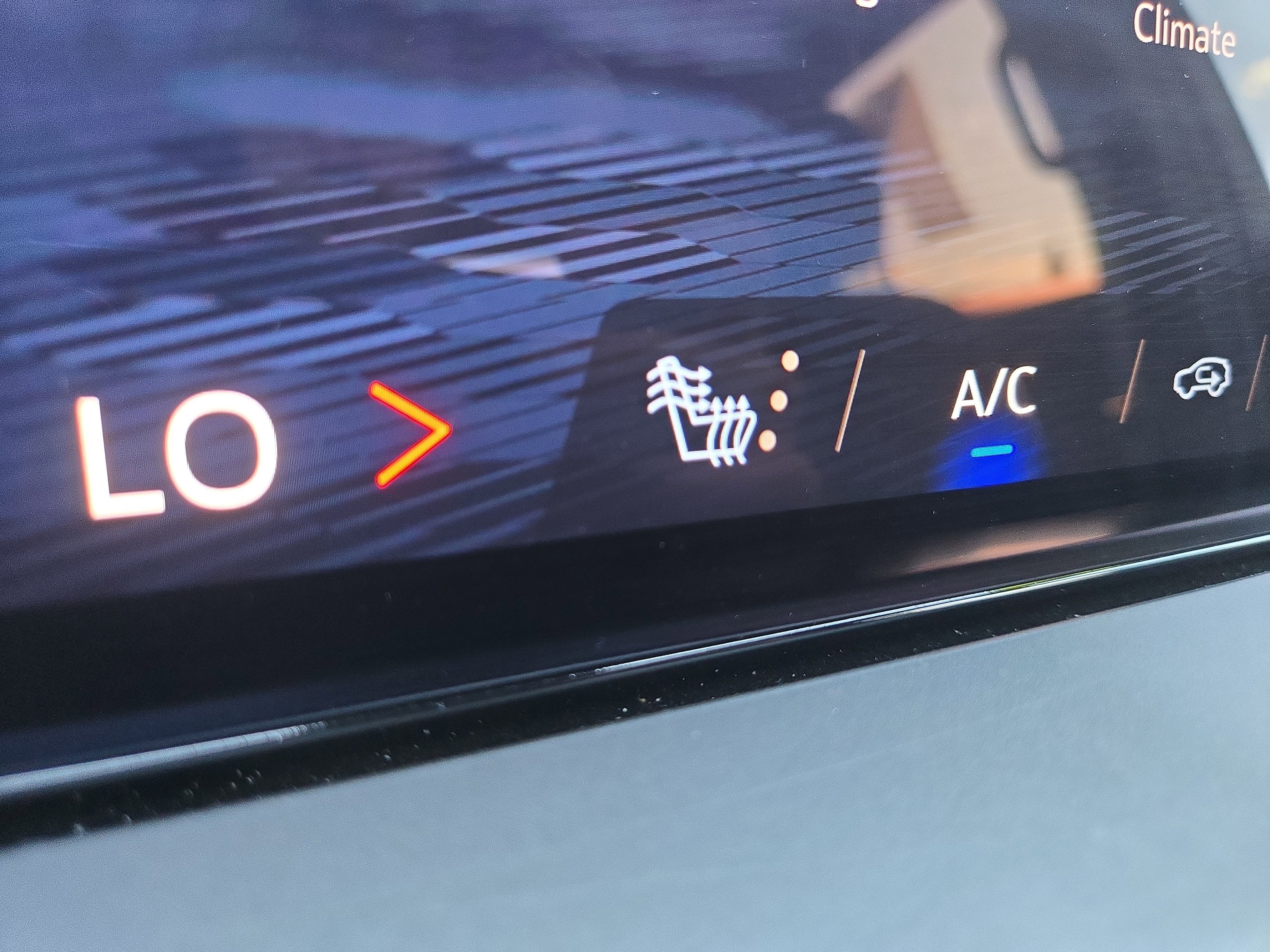 Used 2024 Chevrolet Traverse LT image 28