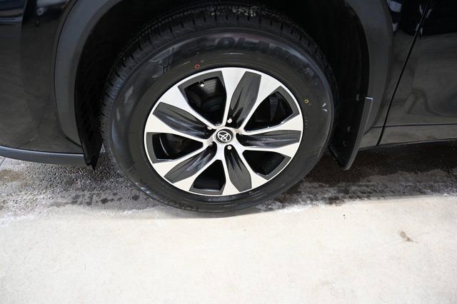 Used 2021 Toyota Highlander XLE image 31