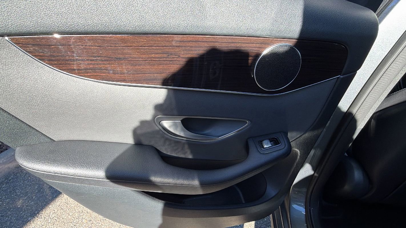 Used 2022 Mercedes-Benz GLC 300 4MATIC image 11