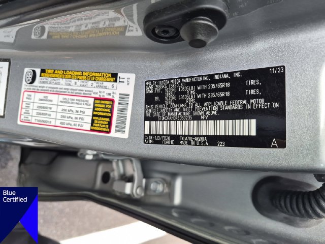 Used 2024 Toyota Highlander LE FWD image 39