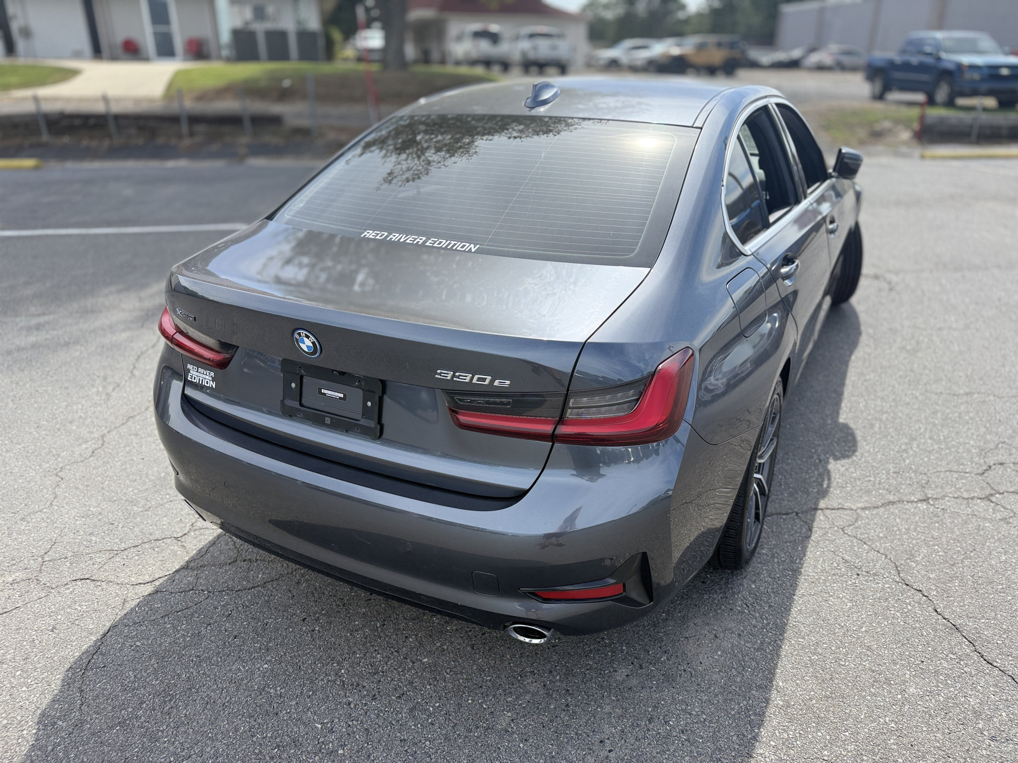 Used 2022 BMW 330e xDrive w/ Driving Assistance Package AWD/4WD image 28