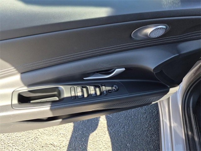 Used 2025 Hyundai Elantra SEL image 19