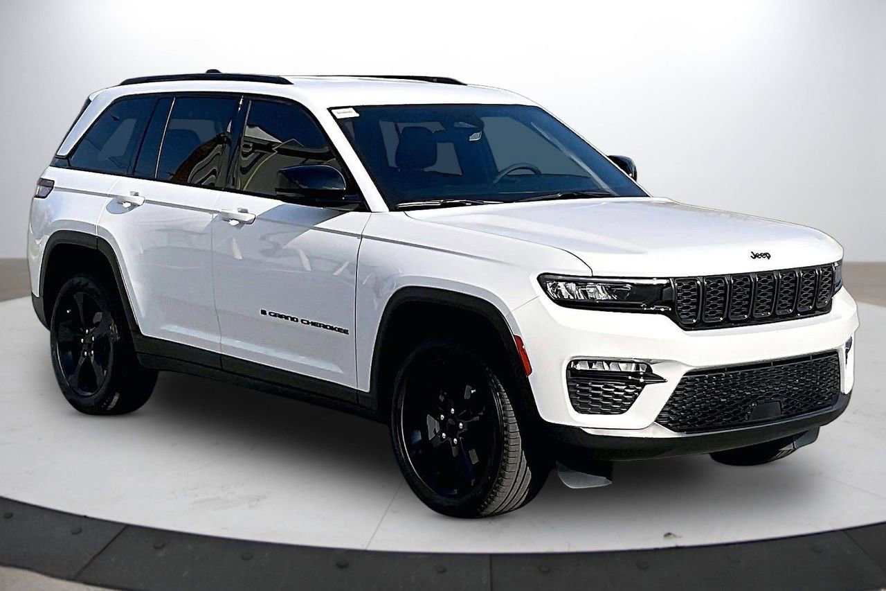 Certified 2025 Jeep Grand Cherokee Limited w/ Black Appearance Package image 2