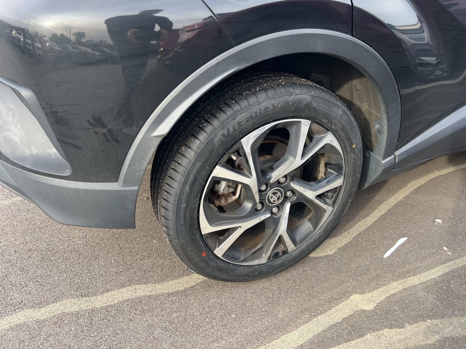 Used 2021 Toyota C-HR XLE image 10