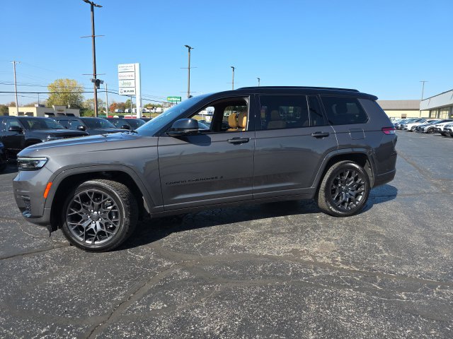 Used 2025 Jeep Grand Cherokee L Summit AWD/4WD image 3