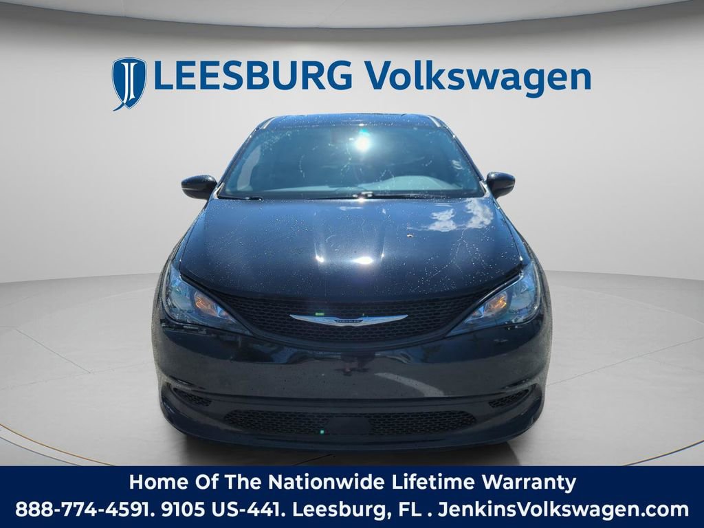 Used 2024 Chrysler Voyager LX image 15