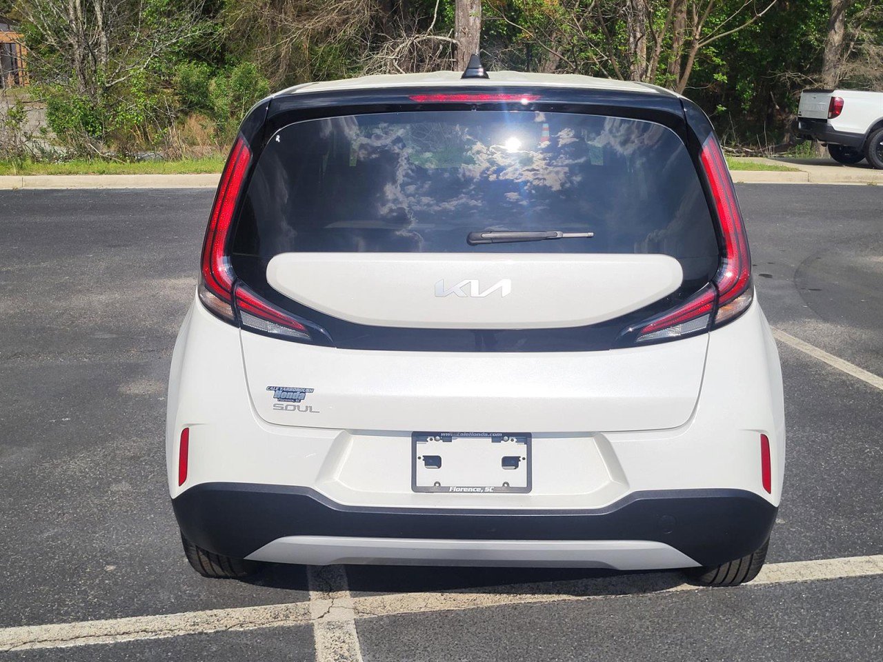 Used 2025 Kia Soul LX w/ LX Technology Package image 3