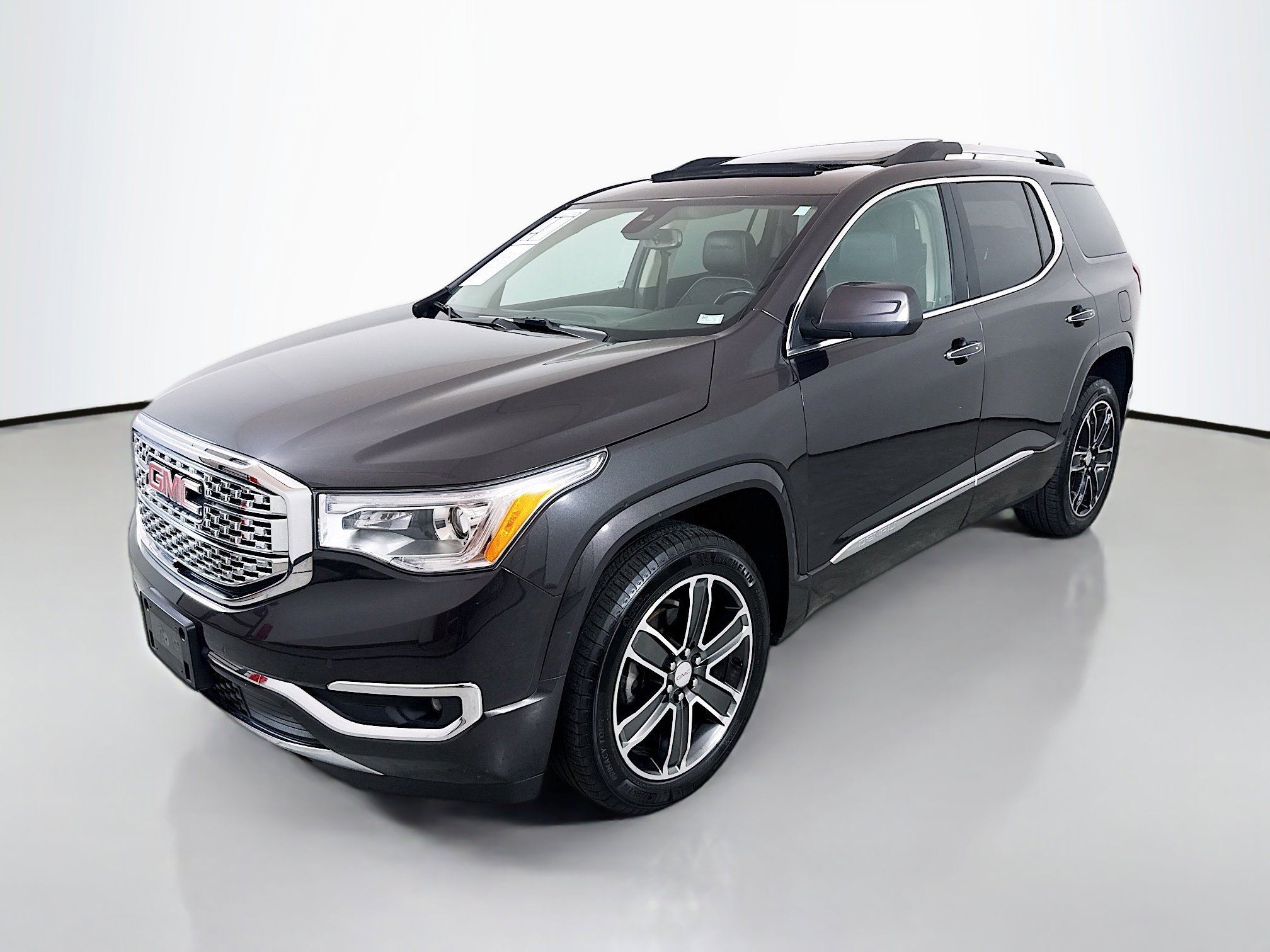 Used 2019 GMC Acadia Denali w/ Technology Package image 3