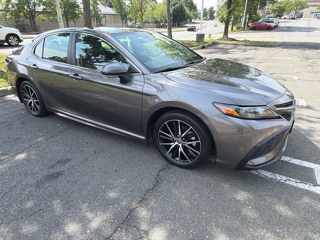 Used 2024 Toyota Camry SE FWD image 5