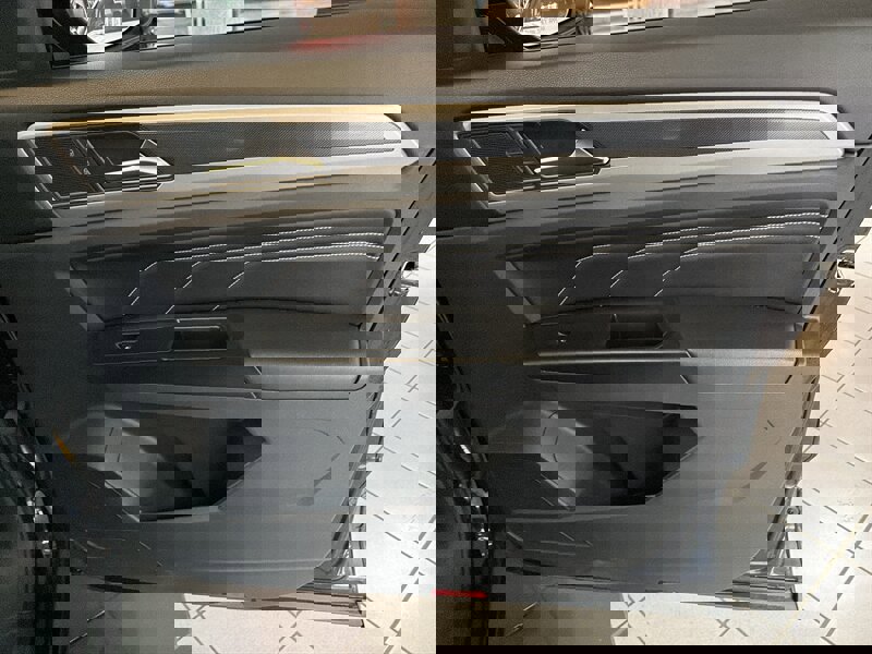 Used 2020 Volkswagen Atlas Cross Sport SEL R-Line AWD/4WD image 29