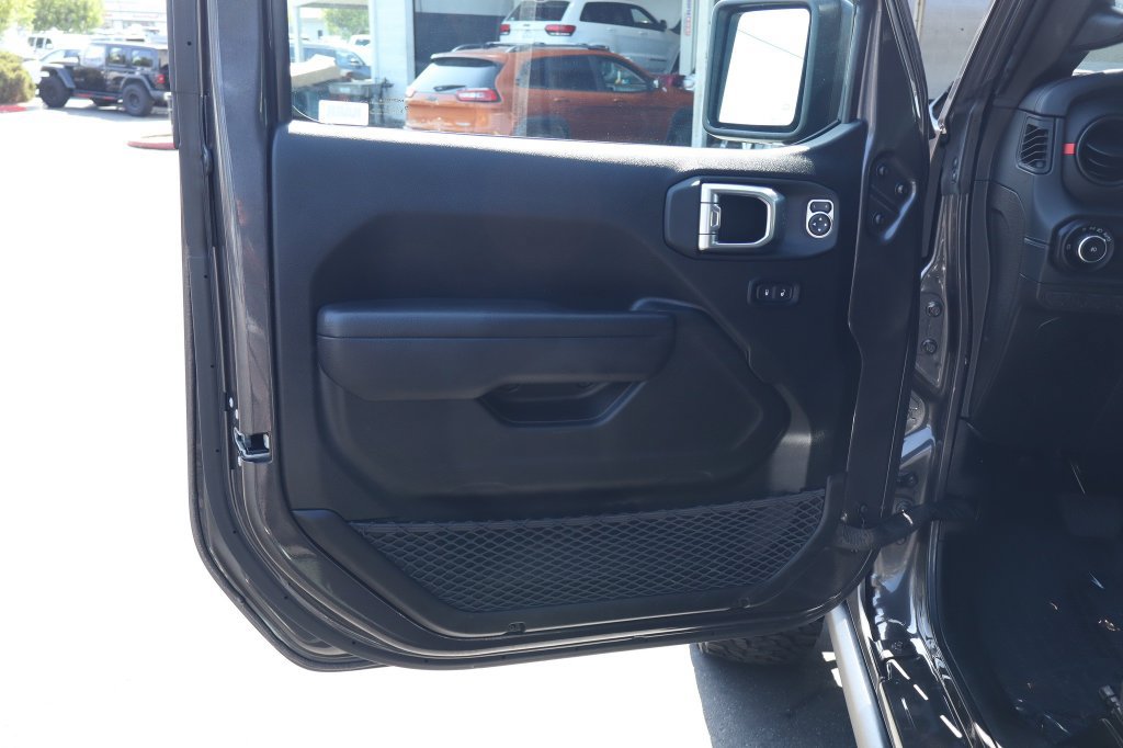Certified 2025 Jeep Wrangler Unlimited Rubicon w/ Convenience Group AWD/4WD image 18