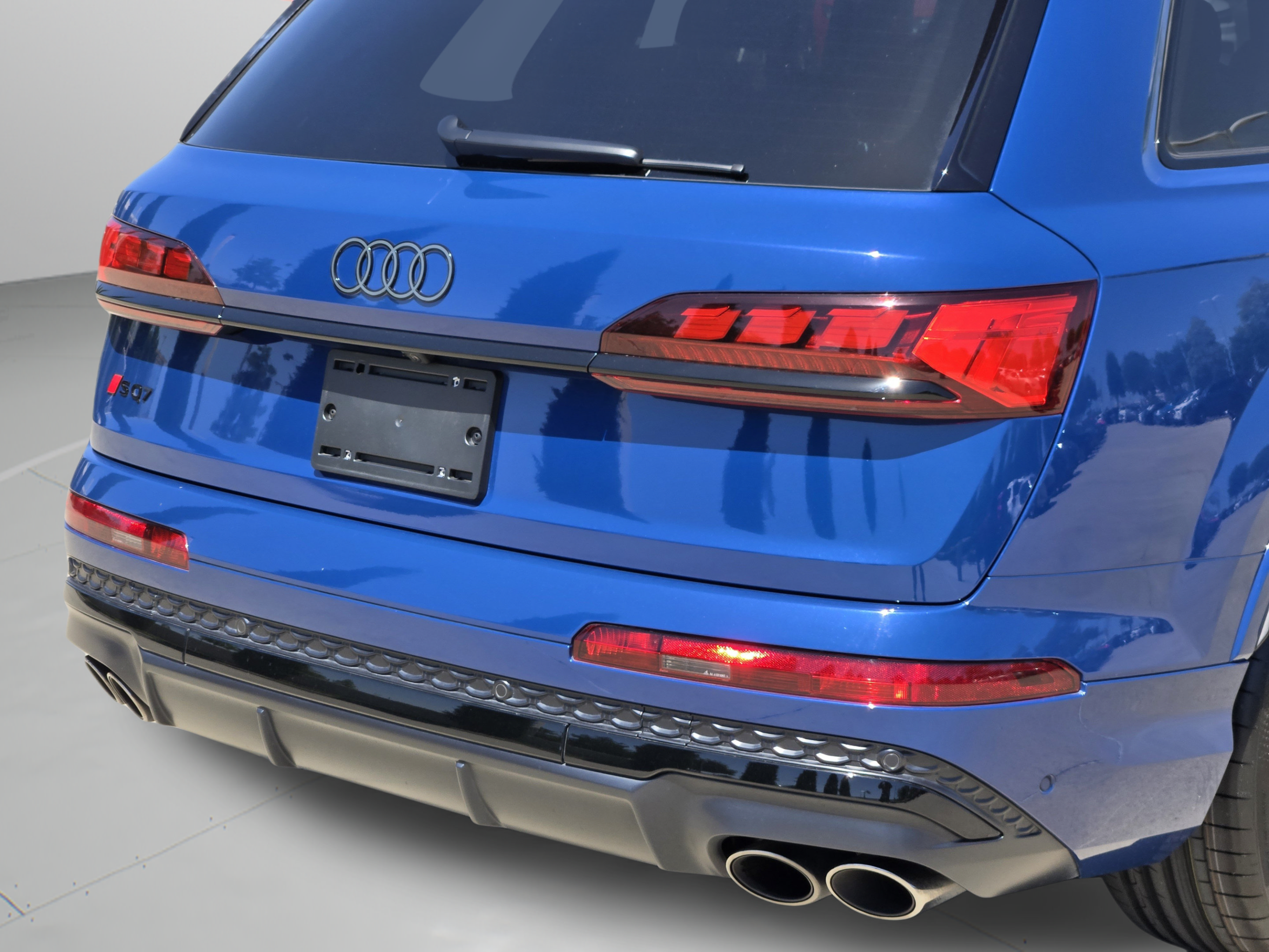 Used 2025 Audi SQ7 Prestige AWD/4WD image 30