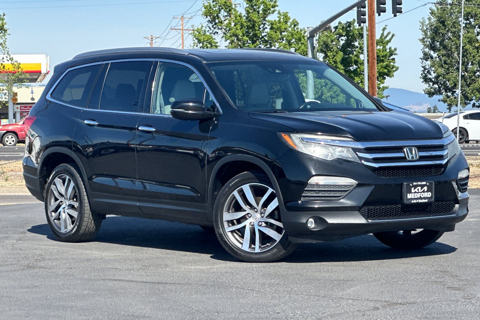 Used 2016 Honda Pilot Elite image 2