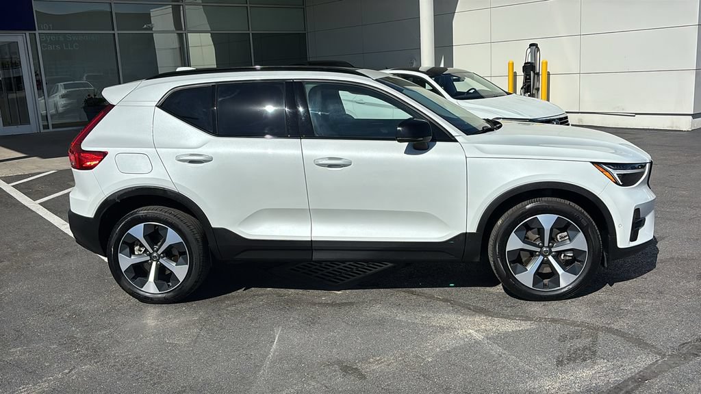 Certified 2026 Volvo XC40 B5 Plus AWD/4WD image 28
