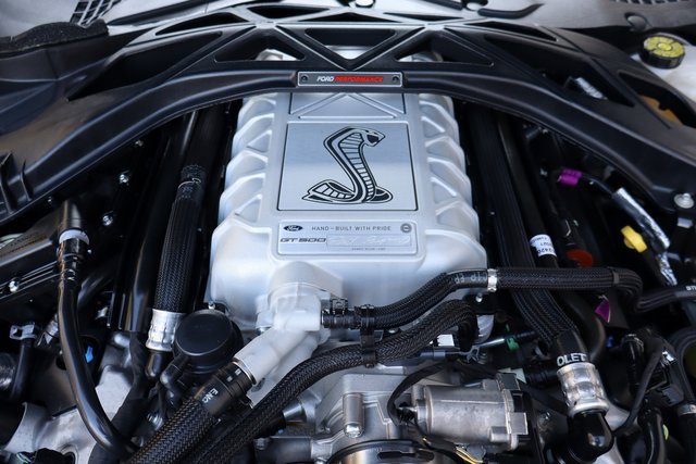 Used 2021 Ford Mustang Shelby GT500 w/ Carbon Fiber Track Pack image 39