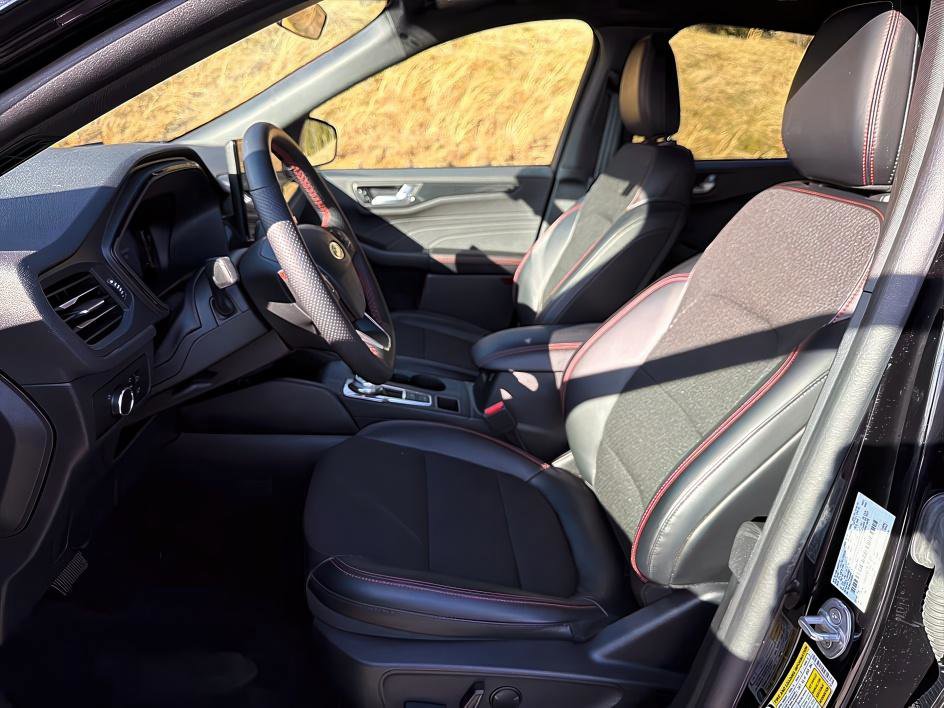 Used 2025 Ford Escape ST-Line w/ Tech Pack #1 image 11