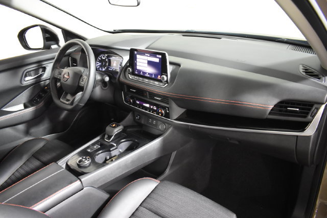 Certified 2025 Nissan Rogue SV AWD/4WD image 35
