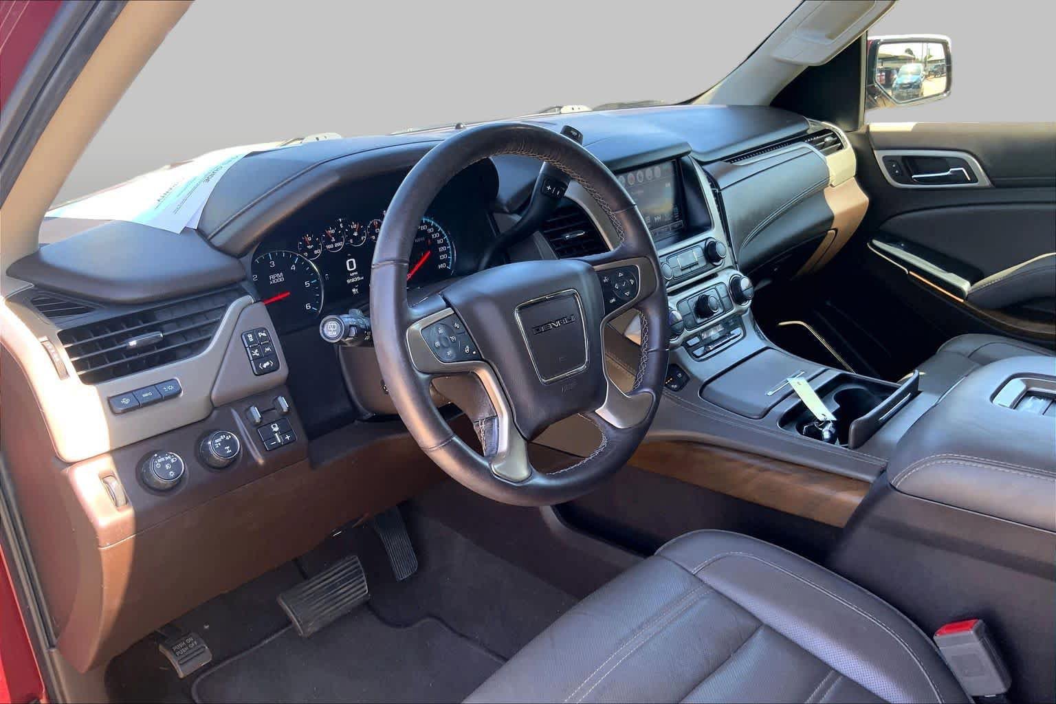 Used 2020 GMC Yukon Denali w/ Denali Premium Package AWD/4WD image 16
