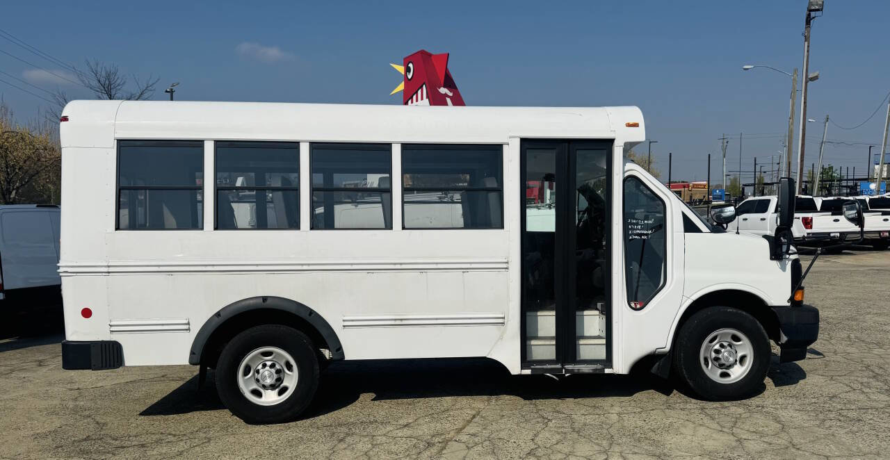 Used 2017 Chevrolet Express 3500 w/ School Bus Package RWD image 8