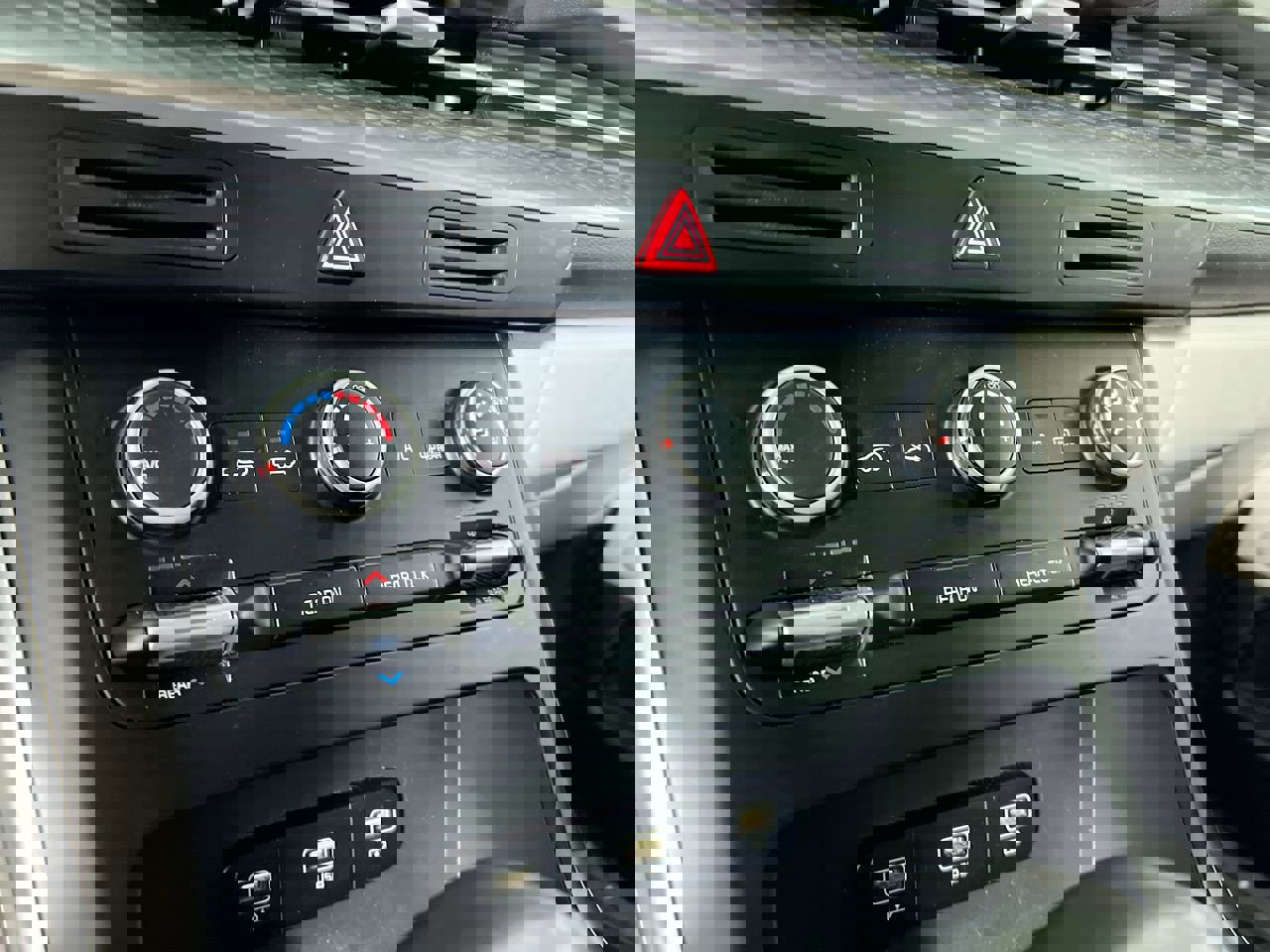 Certified 2024 Kia Carnival LX image 24