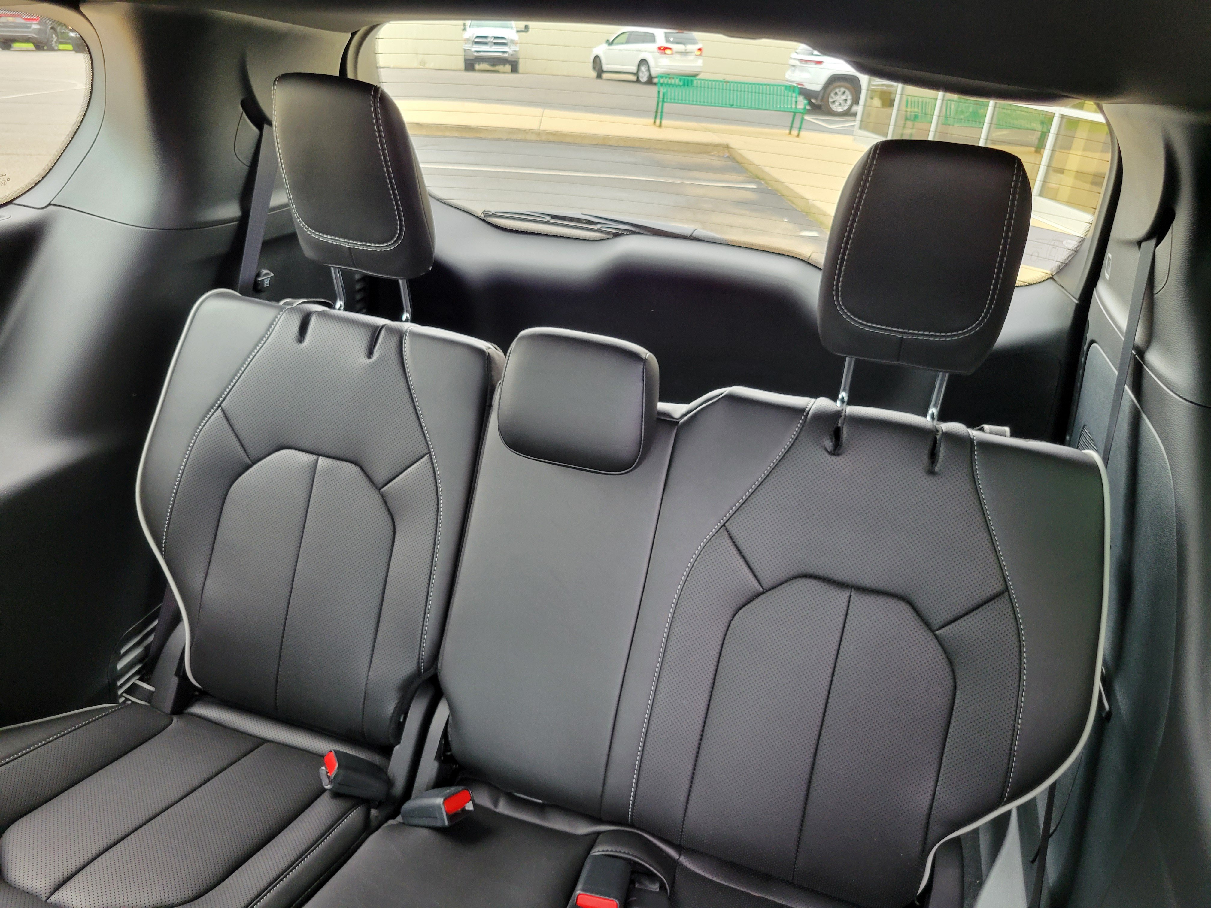 New 2027 Chrysler Pacifica Limited FWD image 19