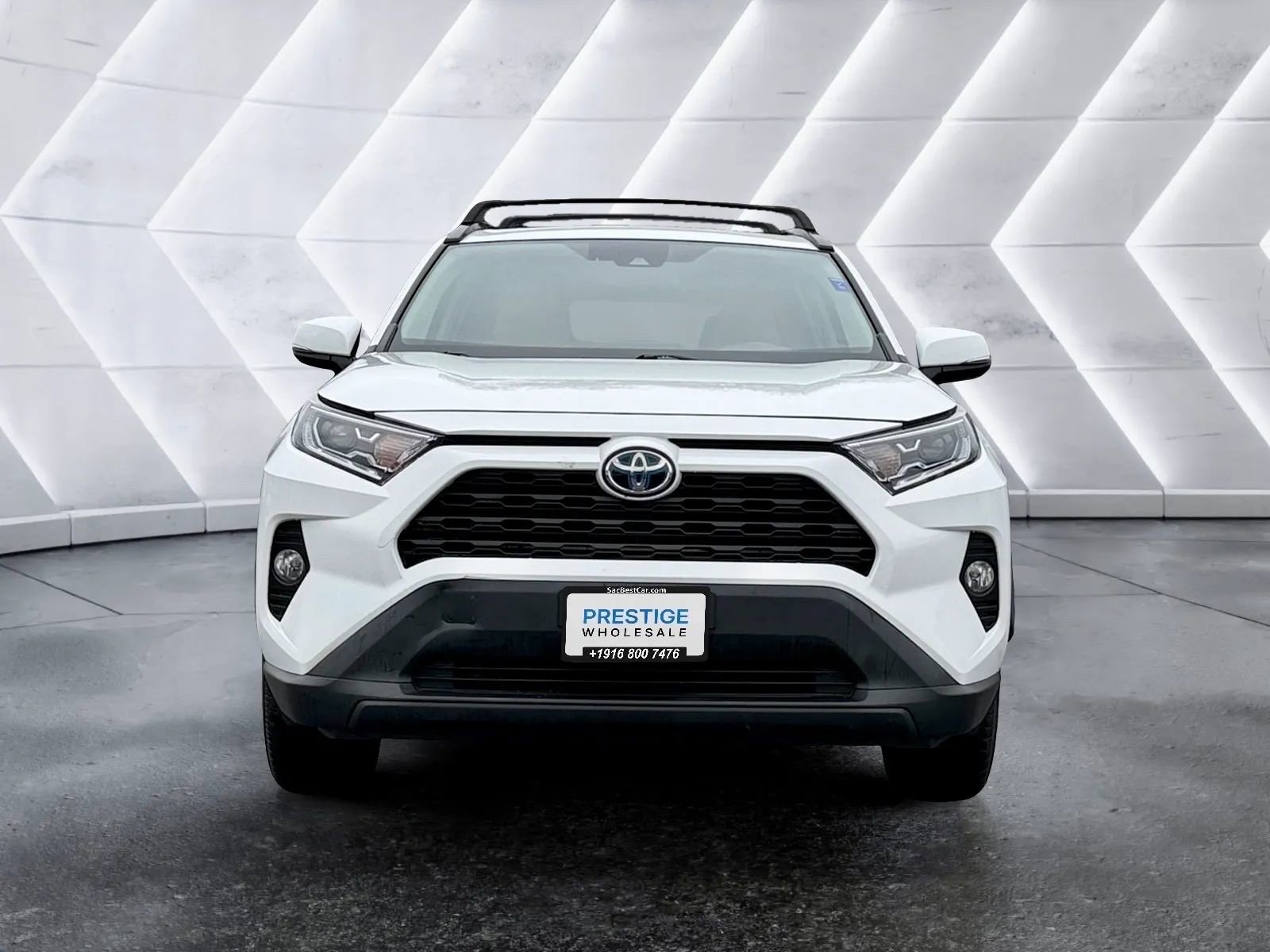 Used 2019 Toyota RAV4 XLE w/ Convenience Package image 2